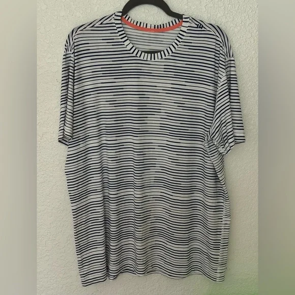 Lululemon Mens Blue & White striped crewneck shirt - Picture 1 of 1